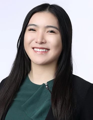 bio-headshot-julie