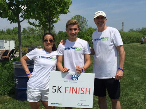 3 people with a 5k finish sign